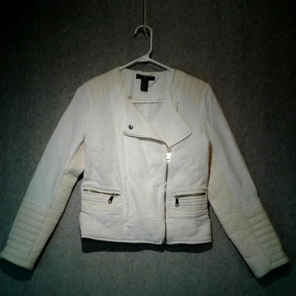 Women's White Faux  Leather Jacket w/Gold Zippers Size 6 - Picture 1 of 15